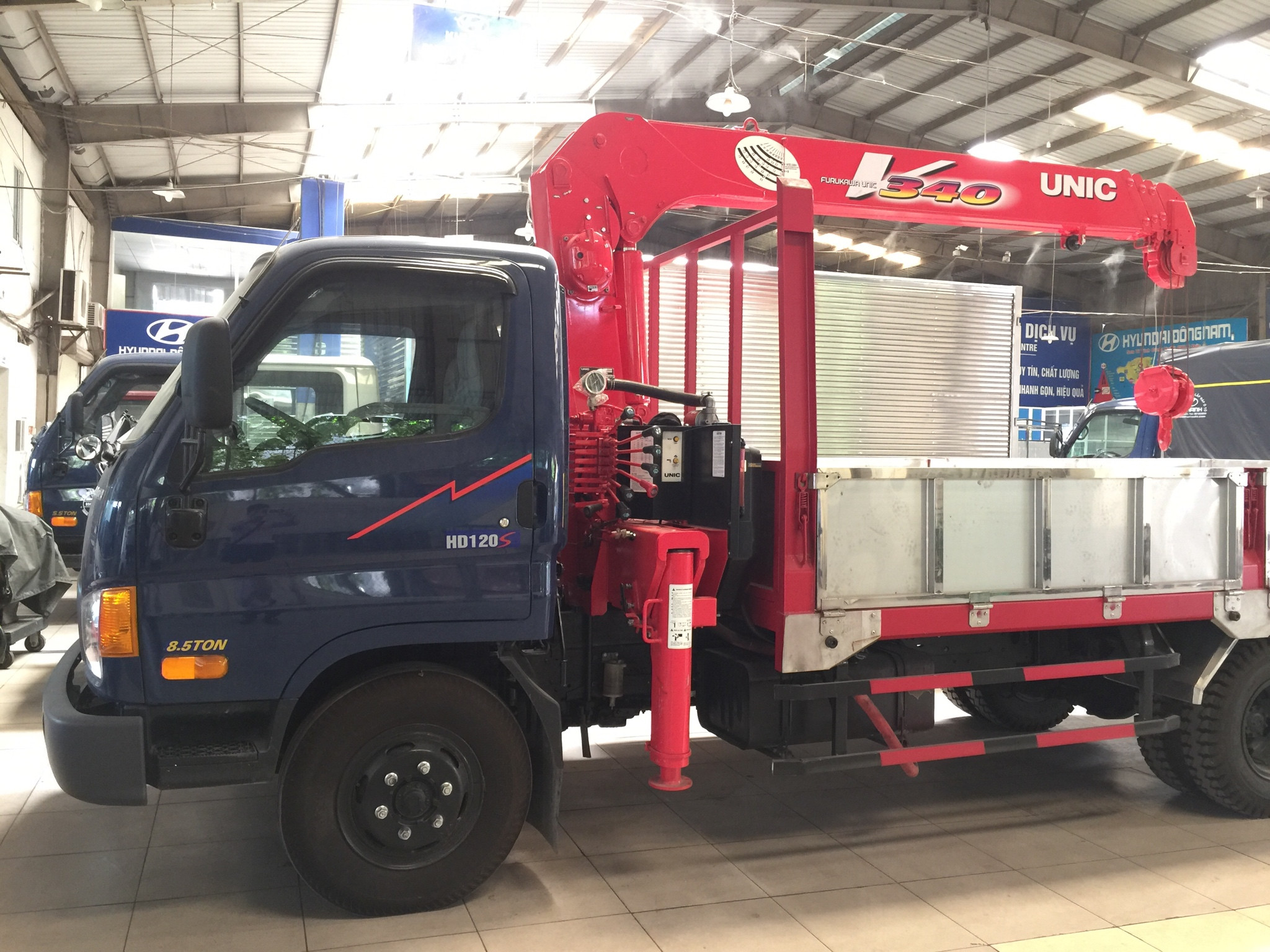xe tải gắn cẩu hyundai hd120s 8.5 tấn