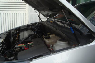 Để tránh mua nhầm xe tai nạn khi mua xe cũ : Kiểm tra động cơ