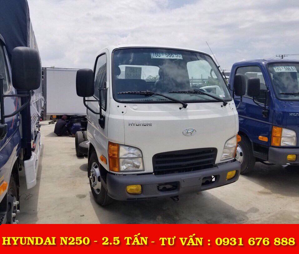 hyundai n250 màu trắng